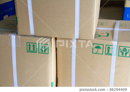 Cardboard case with PP band for workability during transportation Cardboard case with PP band for workability during transportation 86294409