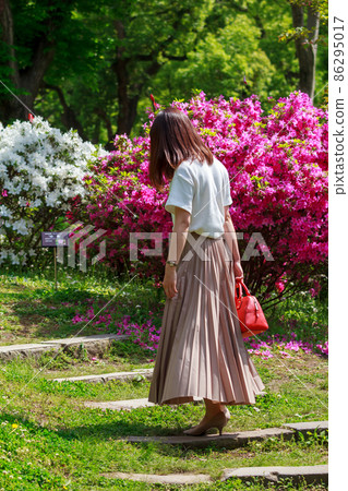 Female in her 20s taking a walk in the park Female in her 20s taking a walk in the park 86295017