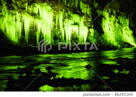 Chichibu's three major ice pillars and thirty mallet ice pillars lit up 86295109