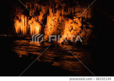 Chichibu's three major ice pillars and thirty mallet ice pillars lit up 86295194
