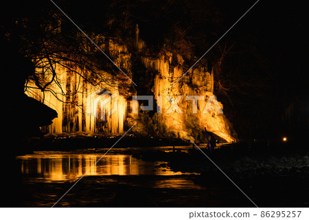 Chichibu's three major ice pillars and thirty mallet ice pillars lit up 86295257