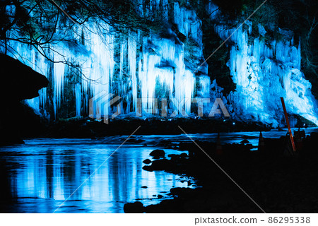 秩父的三大冰柱和三十個槌冰柱亮起 秩父的三大冰柱和三十個槌冰柱亮起 86295338