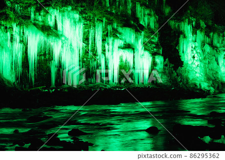 秩父的三大冰柱和三十個槌冰柱亮起 86295362