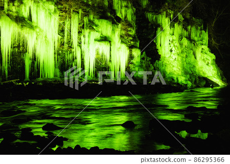 Chichibu's three major ice pillars and thirty mallet ice pillars lit up 86295366