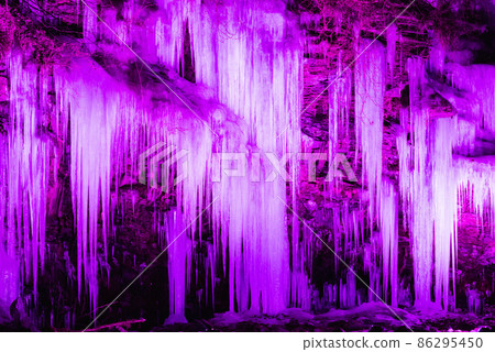 秩父的三大冰柱和三十個槌冰柱亮起 86295450