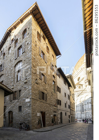 street inb the center of Florence, Italy 86295553