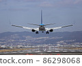 Boeing 737 landing at Osaka International Airport 86298068