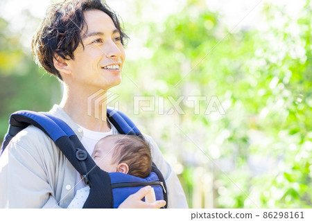 Image of a man raising a child Image of a man raising a child 86298161