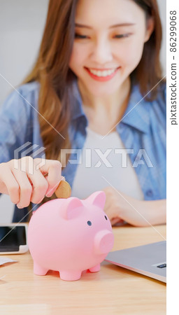 businesswoman holding bitcoin businesswoman holding bitcoin 86299068