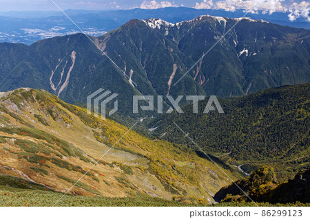 View of Phoenix Sanzan and Shirane Oike / Ogabazawa / Hirokawara from the Southern Alps / Kitadake Ridge Line 86299123
