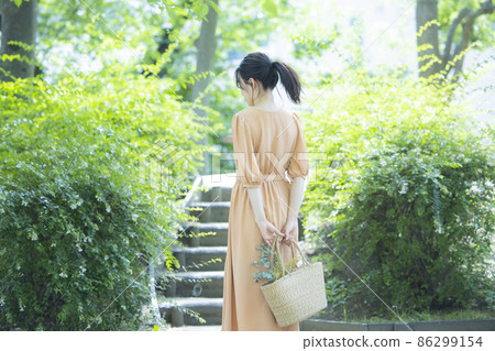 Beige one-piece female outdoor Beige one-piece female outdoor 86299154