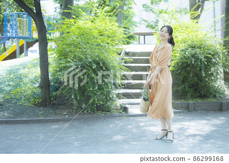 米色連體女戶外 米色連體女戶外 86299168
