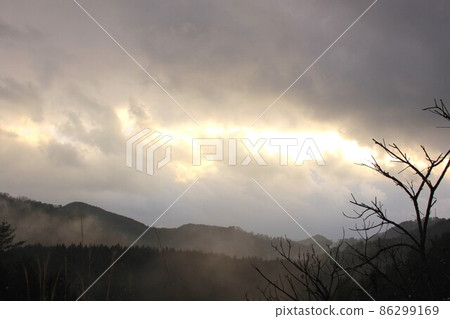 夜景中的野山 夜景中的野山 86299169