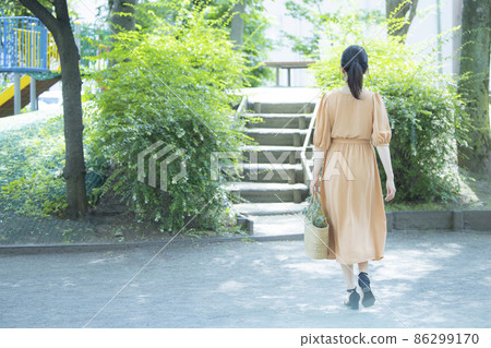 米色連體女戶外 米色連體女戶外 86299170