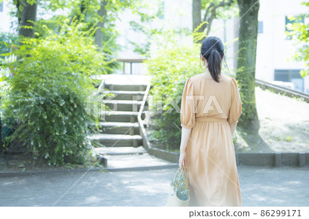 米色連體女戶外 86299171