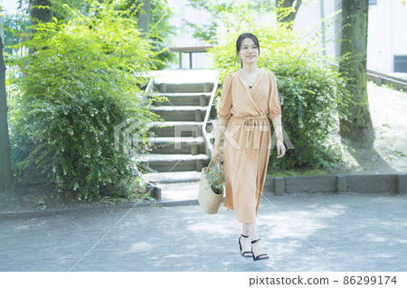 米色連體女戶外 米色連體女戶外 86299174