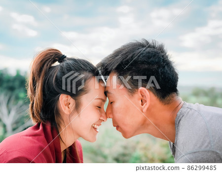 Side view of young couple face touching and smile, concept of couple relationship and valentine 86299485