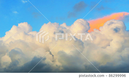 黃昏的天空和雲景觀 黃昏的天空和雲景觀 86299996