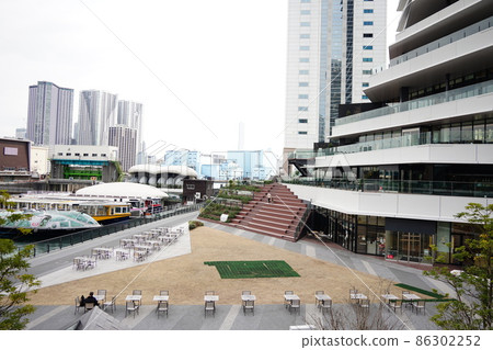 Takeshiba Pier in fine weather (Waters Takeshiba, Shiki Theater Company, passenger ship) 86302252