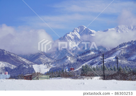 大真太山以美麗的三角形被稱為東方的馬特宏峰 86303253