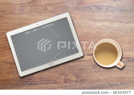 Elderly people (65 years old and over) Traffic accident fatalities graph (tablet coffee) 86303977