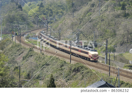 北陸本線椿田栗倉JR西489系列H01機關（金澤）白鷹 86306232