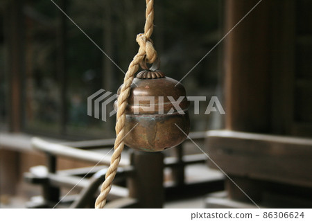 神社神社上的小鈴鐺 神社神社上的小鈴鐺 86306624