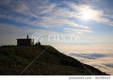 Early morning Niseko Annupuri summit 86306826