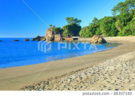 [Kochi Prefecture] Katsura beach under sunny weather 86307180