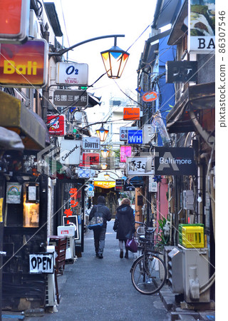 新宿黃金街燈火通明 新宿黃金街燈火通明 86307546