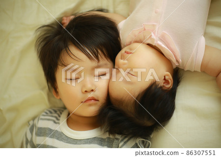 孩子們小睡一會兒 86307551