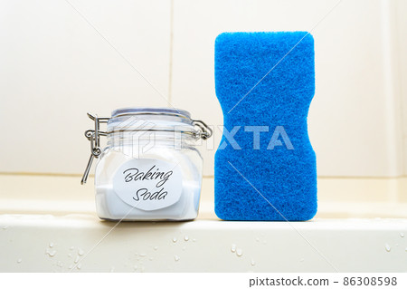 Cleaning the bath with baking soda 86308598