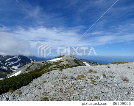 別山、別山和藍天拍攝於別山（富山縣立山市） 86309066