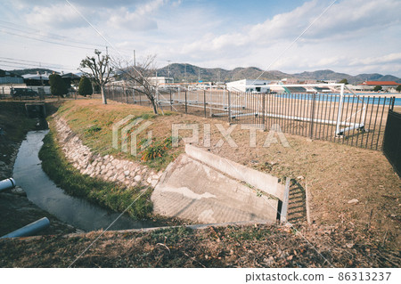田徑場 86313237