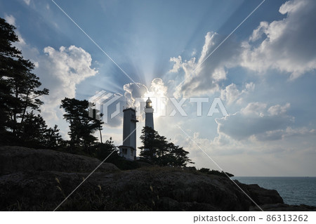 《島根縣》陽光明媚的日子,大仙衝國立公園日野的景色 《島根縣》陽光明媚的日子,大仙衝國立公園日野的景色 86313262