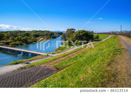 沈水橋 八幡橋 奧佩河岸邊的風景 沈水橋 八幡橋 奧佩河岸邊的風景 86313514