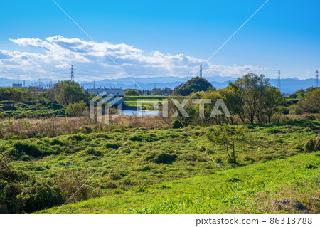 歐佩河岸邊的風景，天鵝到達附近，秩父山脈 86313788
