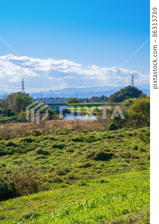 歐佩河岸邊的風景，天鵝到達附近，秩父山脈 86313789