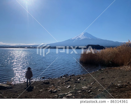 湖面上的富士山藍天/照片 湖面上的富士山藍天/照片 86314361