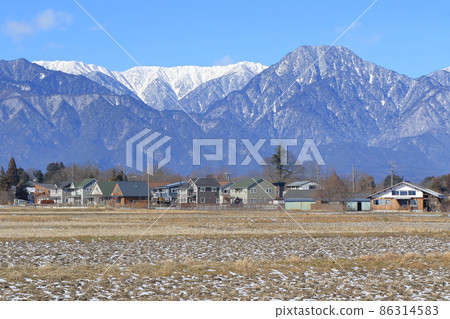冬天安曇野和北阿爾卑斯山 冬天安曇野和北阿爾卑斯山 86314583