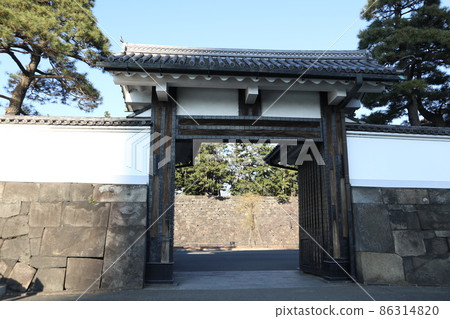 Sakuradamon Imperial Palace 86314820