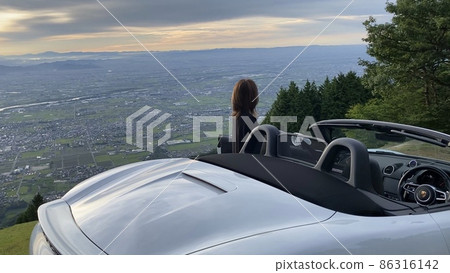 View the sunrise from the open car and the mountaintop 86316142