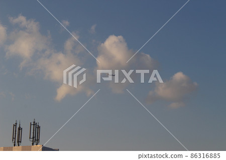 飛機和雲 86316885