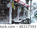 Shrine on a snowy day 86317393