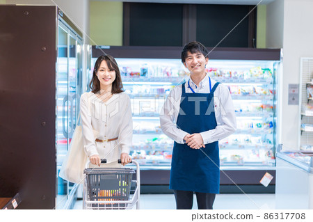 Supermarket clerk and housewife 86317708