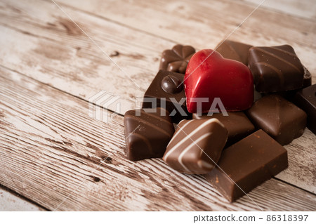 Heart and square chocolate 86318397