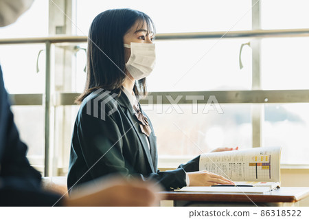 高中女生戴口罩上課 高中女生戴口罩上課 86318522