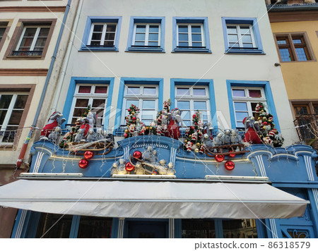 Streets and facades of houses, traditionally decorated with toys and teddy bears for Christmas in medieval city of Strasbourg - the capital of Christmas 86318579