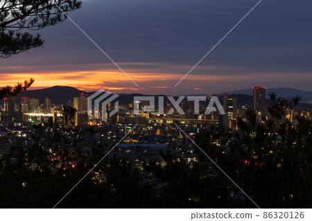 Beautiful night view of Mt. Uomi in Okayama City, Okayama Prefecture, Japan 86320126