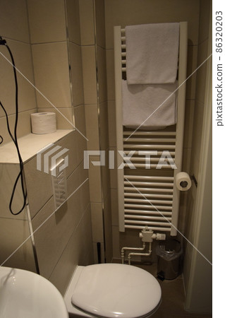 Heighting to warm the toilet (Germany) 86320203